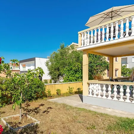 2 Bedroom Cozy In Apartment *