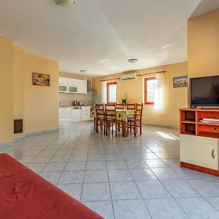 2 Bedroom Cozy In Vrsi